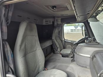 FM 420 8x2 / HMF 55 t/m CRANE + JIB